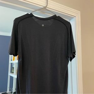 Lululemon shirt size M